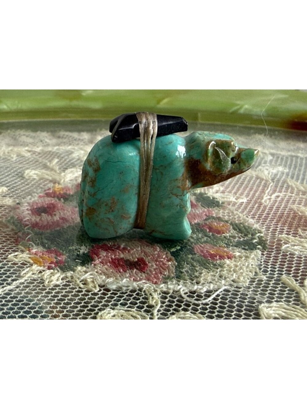 Vintage 60s Zuni Turquoise Fetish Bear Carving Jet Arrowhead 1"